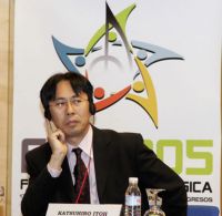 El Sr. Itoh en un momento de su ponencia sobre la educación musical